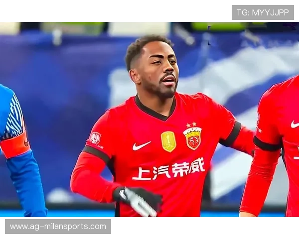 上海海港的整体逼抢限制了对手所有出球线路